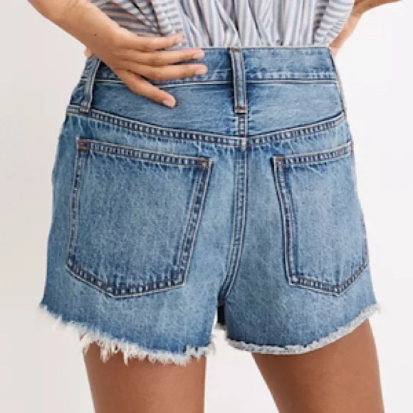 “NEW” Madewell Relaxed Denim Short - Picture 3 of 9